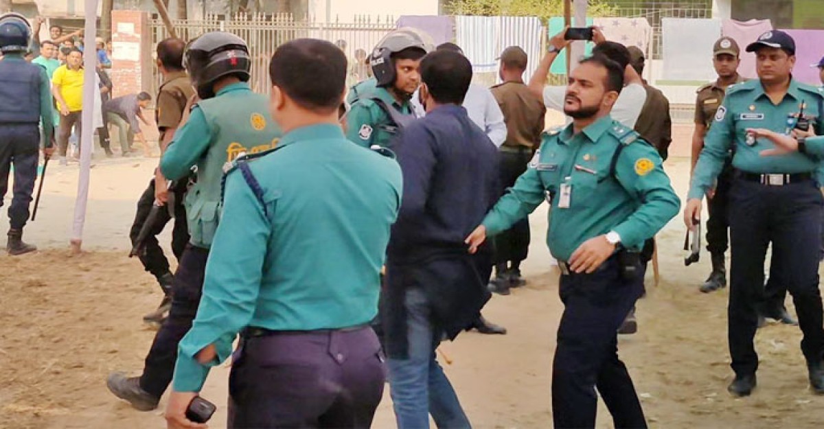 রাজধানীতে মাদ্রাসা শিক্ষার্থীদের সঙ্গে পুলিশের সংঘর্ষ