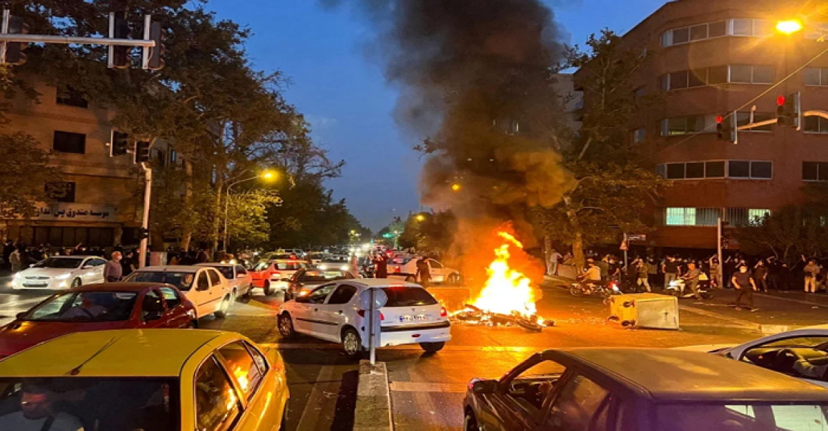 ৫ বিক্ষোভেকারীকে মৃত্যুদণ্ড দিল ইরান