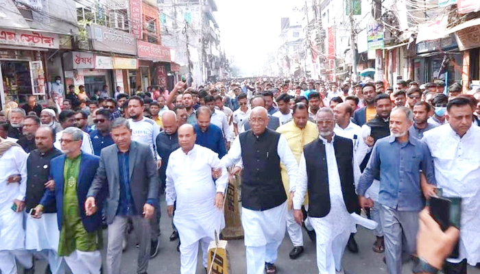 বিএনপিকে হুঁশিয়ারি দিয়ে পাবনায় আওয়ামী লীগের বিক্ষোভ মিছিল