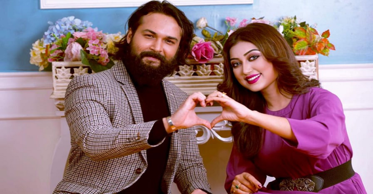 নতুন সিনেমায় আদর-প্রকৃতি