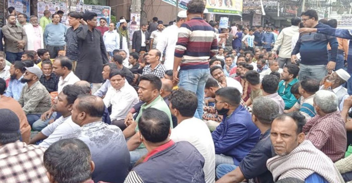 নয়াপল্টনে বিএনপির প্রতিবাদ সমাবেশ চলছে