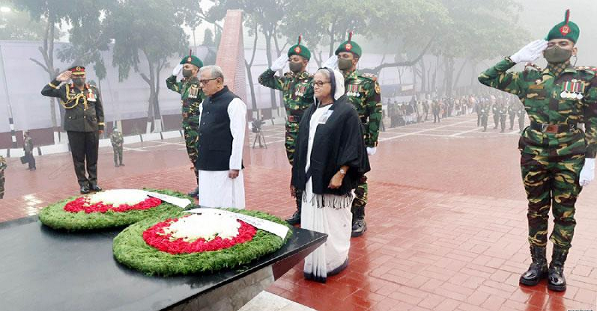 বুদ্ধিজীবী স্মৃতিসৌধে রাষ্ট্রপতি ও প্রধানমন্ত্রীর শ্রদ্ধা