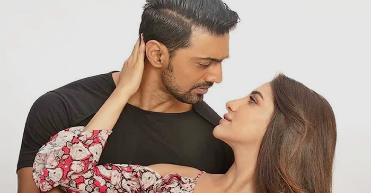 দেবের সামনেই রুক্মিণীকে বিয়ের প্রস্তাব!