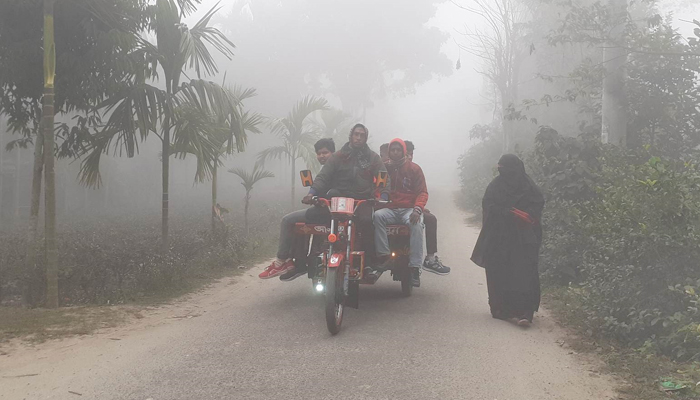 শীতে কাঁপছে চুয়াডাঙ্গা