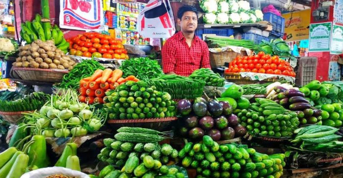 সবজির বাজার স্থিতিশীল, দাম বেড়েছে পেঁয়াজের