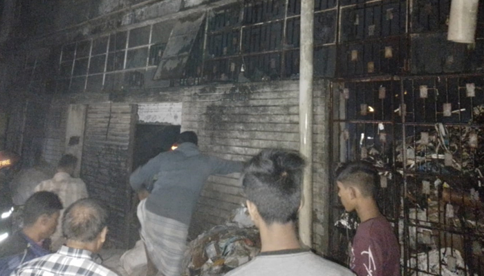 টঙ্গীতে কাগজের গুদাম পুড়ে ছাই