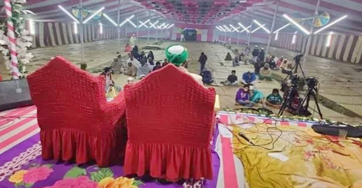খেলা শুরুর আগে ওয়াজ মাহফিলের মাঠ ফাঁকা