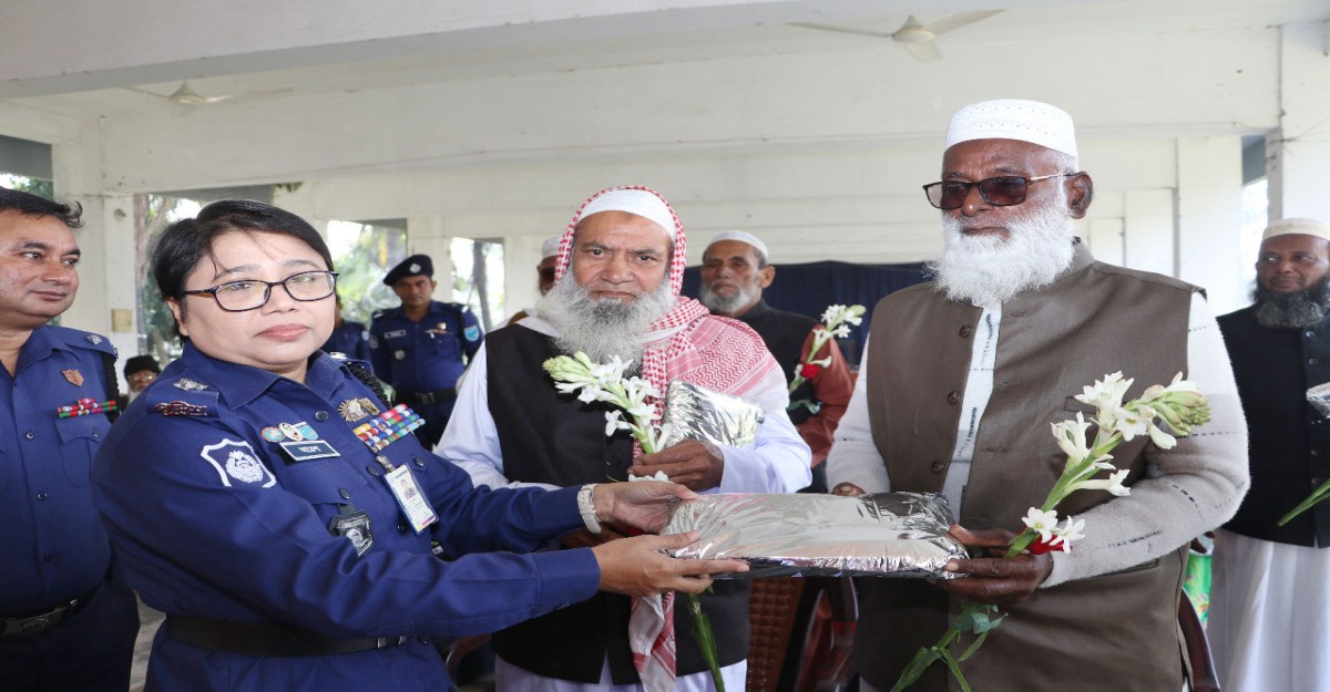 গোপালগঞ্জে পুলিশ বীর মুক্তিযোদ্ধাদের সংবর্ধনা