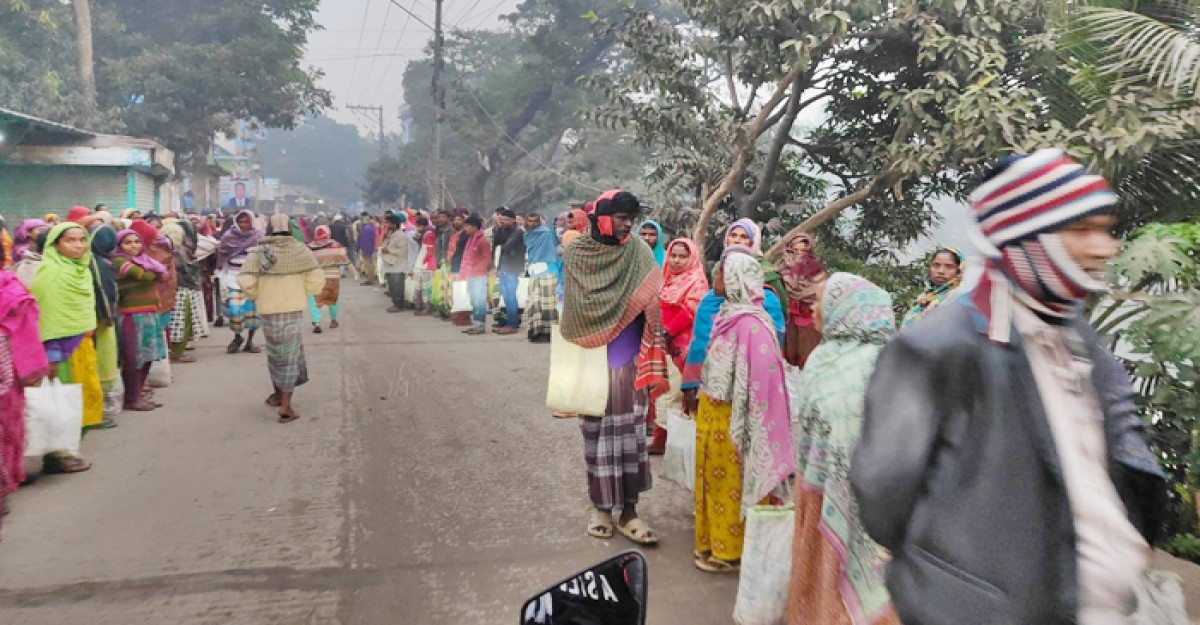 মুন্সীগঞ্জ টঙ্গীবাড়ীতে বসে ভাসমান শ্রম বিক্রির হাট