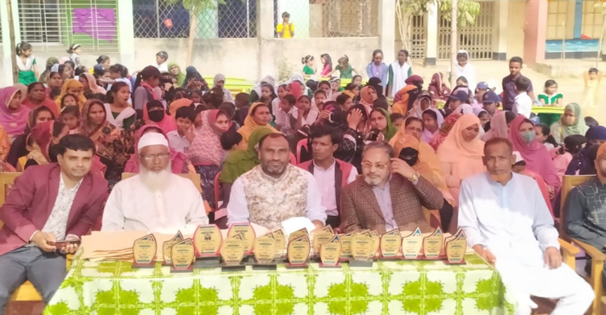 প্রাথমিক বিদ্যালয়ে বার্ষিক পিতা-মাতা দিবস অনুষ্ঠান