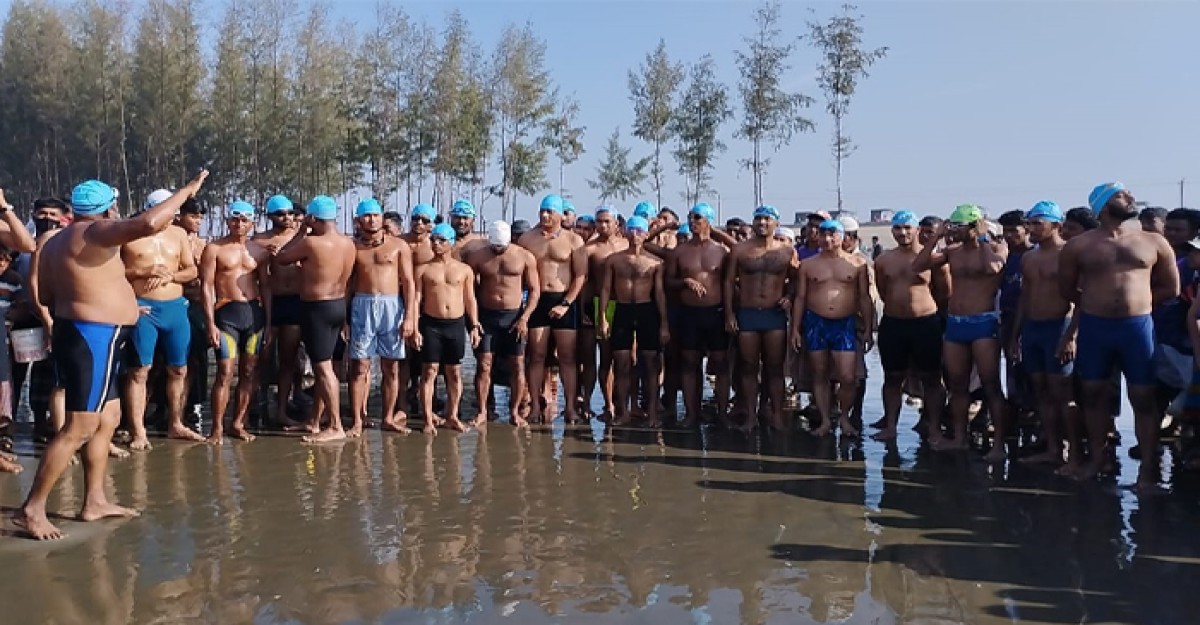 বাংলা চ্যানেল পাড়ি দিলেন ২০ সাঁতারু