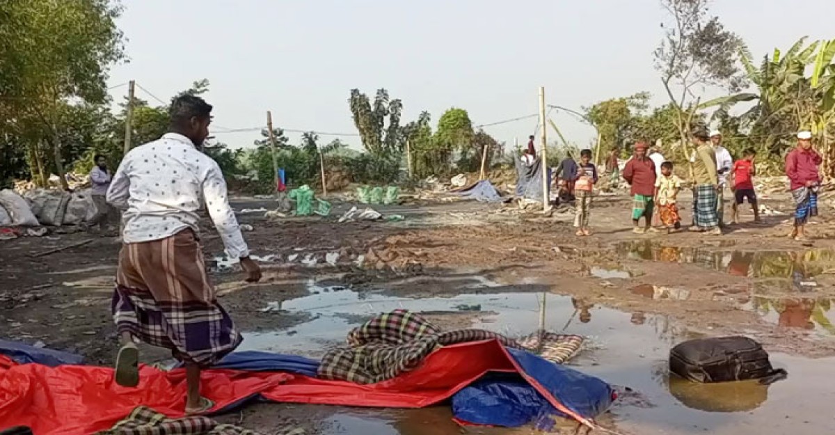 ধামরাইয়ে অবৈধ সিসা কারখানা গুড়িয়ে দিল জনতা