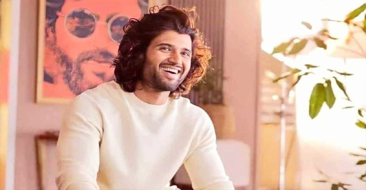 নিজের টাকায় ১০০ ভক্তকে ঘুরতে পাঠাবেন বিজয়