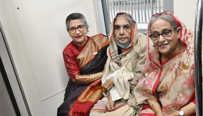 প্রধানমন্ত্রীকে নিয়ে ছুটলো স্বপ্নের মেট্রোরেল