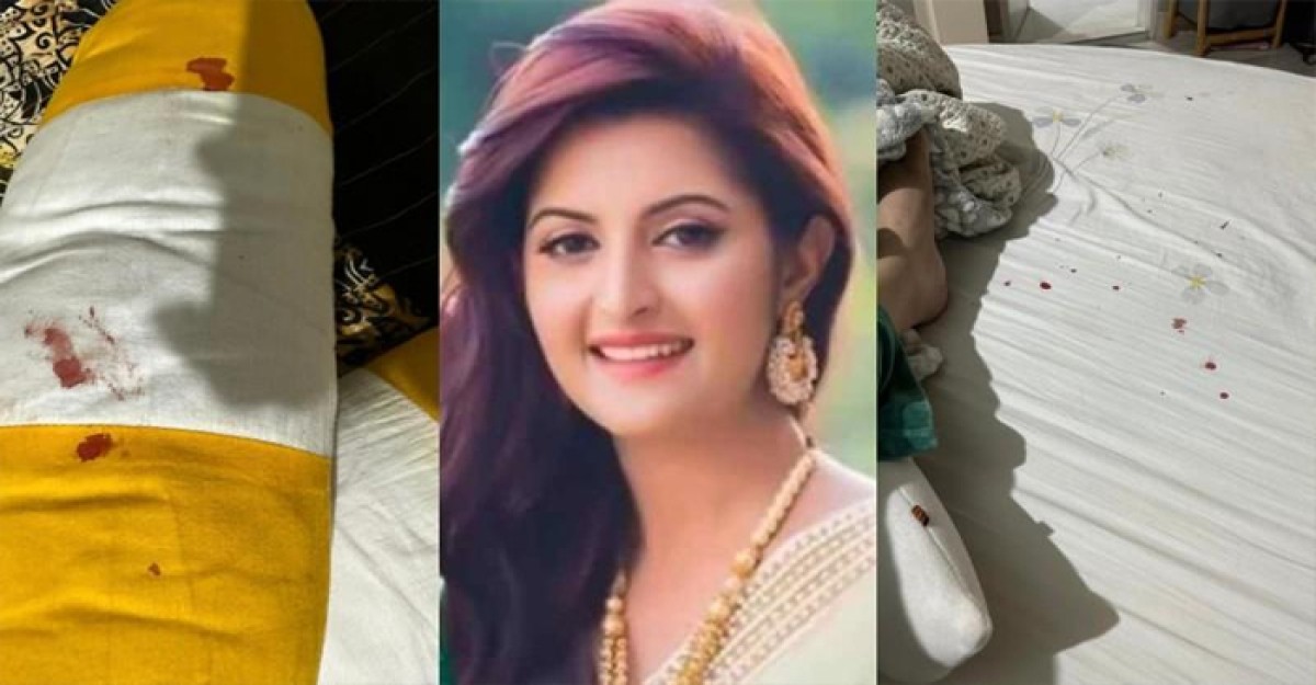 এবার রক্তাক্ত বিছানার ছবি প্রকাশ করলেন পরিমণি
