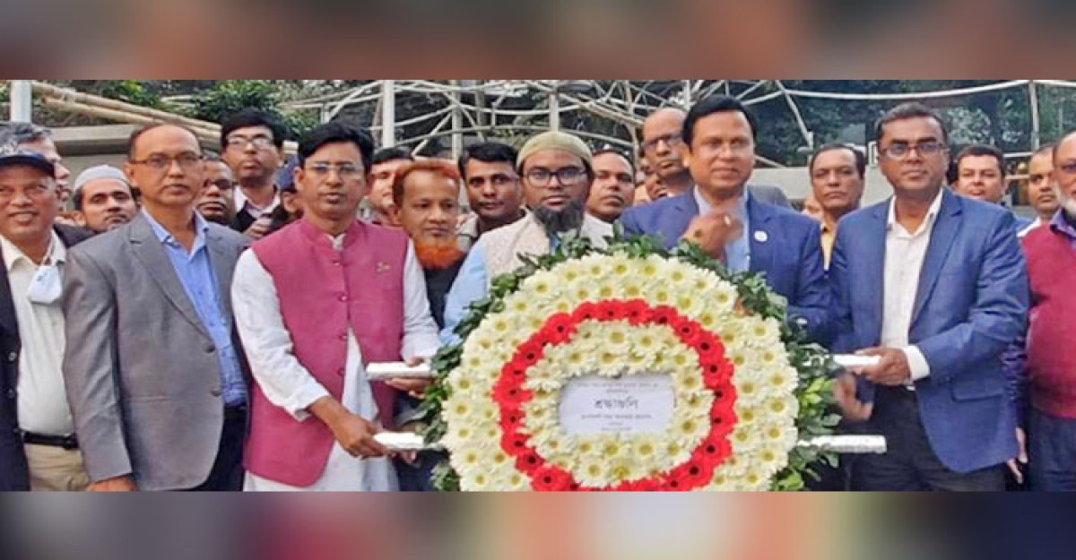 জাতির পিতার প্রতিকৃতিতে নতুন জনস্বাস্থ্য প্রধান প্রকৌশলীর শ্রদ্ধা