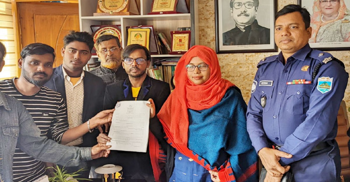 মনোনয়নপত্র কিনেছেন হিরো আলম