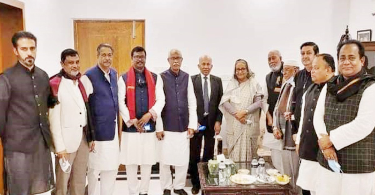 নেতাকর্মীদের নির্দেশনা দিয়ে খুলনা ত্যাগ করেন প্রধানমন্ত্রী