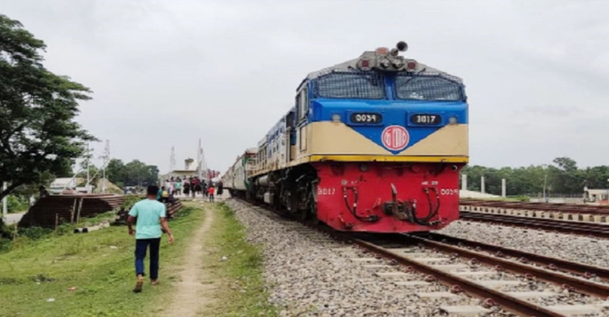 ট্রেনচাপায় শিশুসহ অটোরিকশার ৫ যাত্রী নিহত
