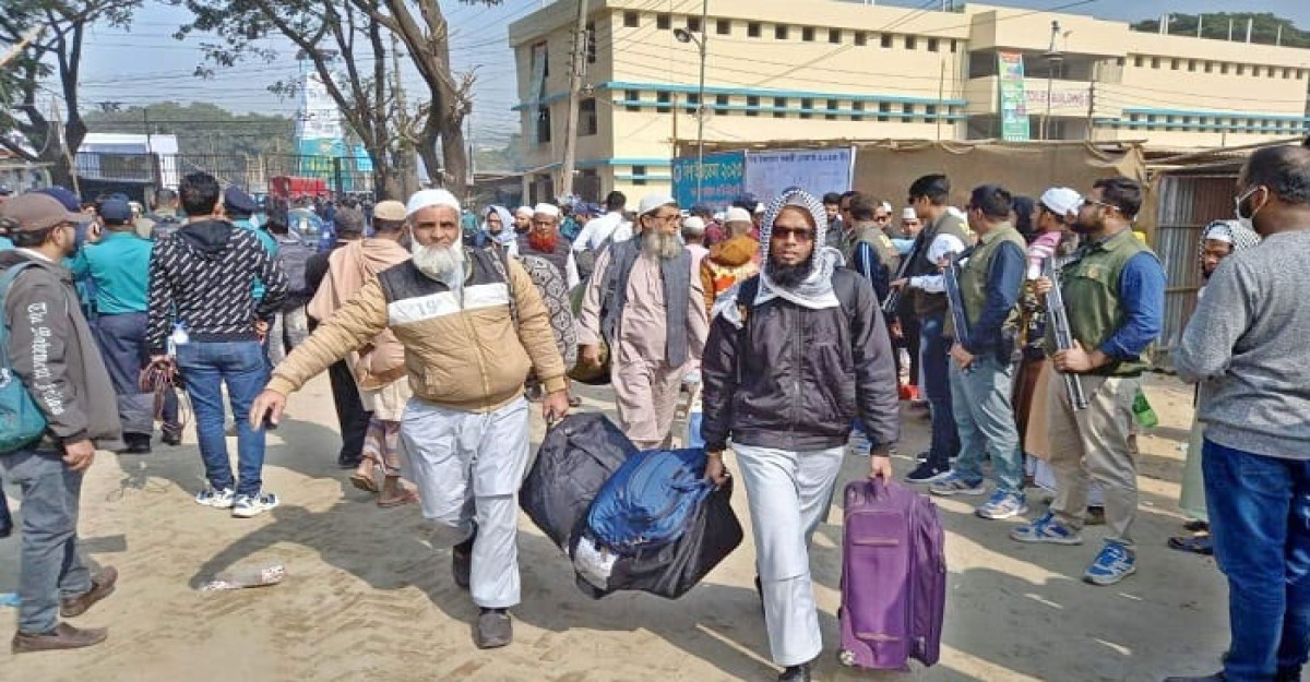 প্রস্তুত ইজতেমা মাঠ, আসছেন মুসল্লিরা