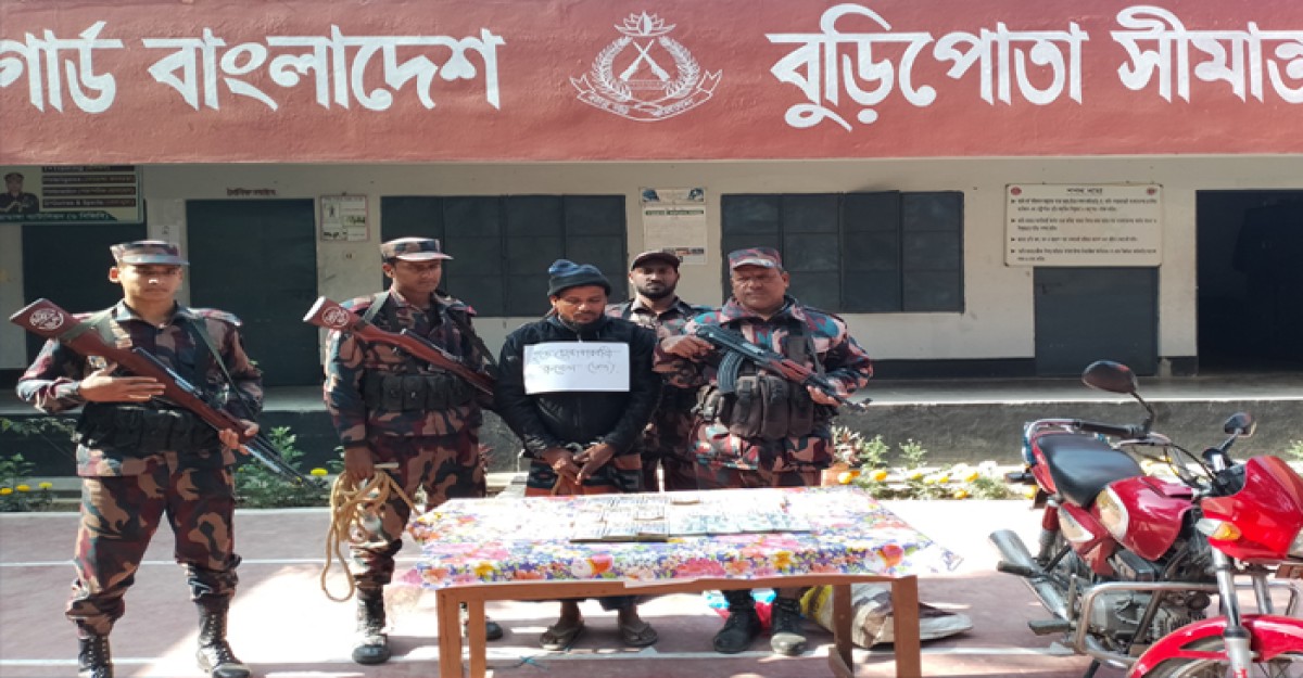মেহেরপুরে ৩৮ হাজার ডলার ও ১৭ লাখ টাকাসহ আটক ১