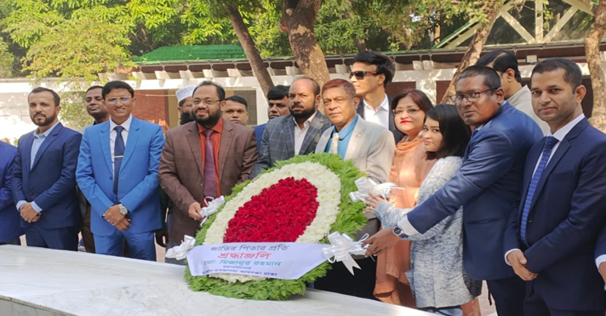 বঙ্গবন্ধুর সমাধিতে দুর্যোগ ব্যবস্থাপনা অধিদপ্তরের মহাপরিচালকের শ্রদ্ধা