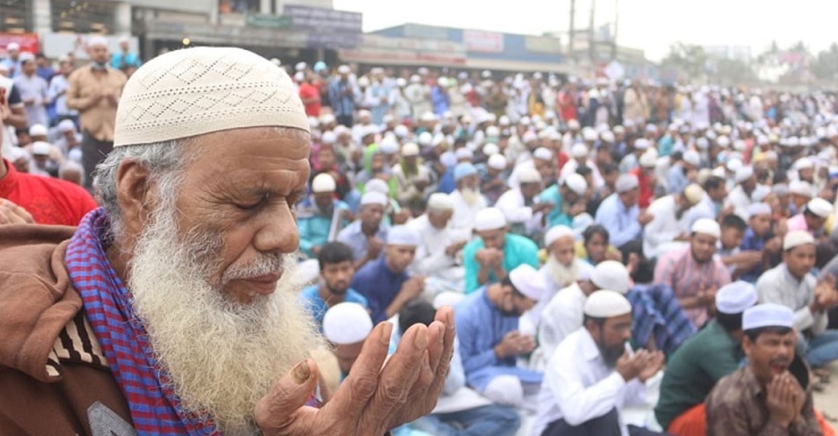 ‘আমিন আমিন’ ধ্বনিতে মুখর তুরাগ তীর