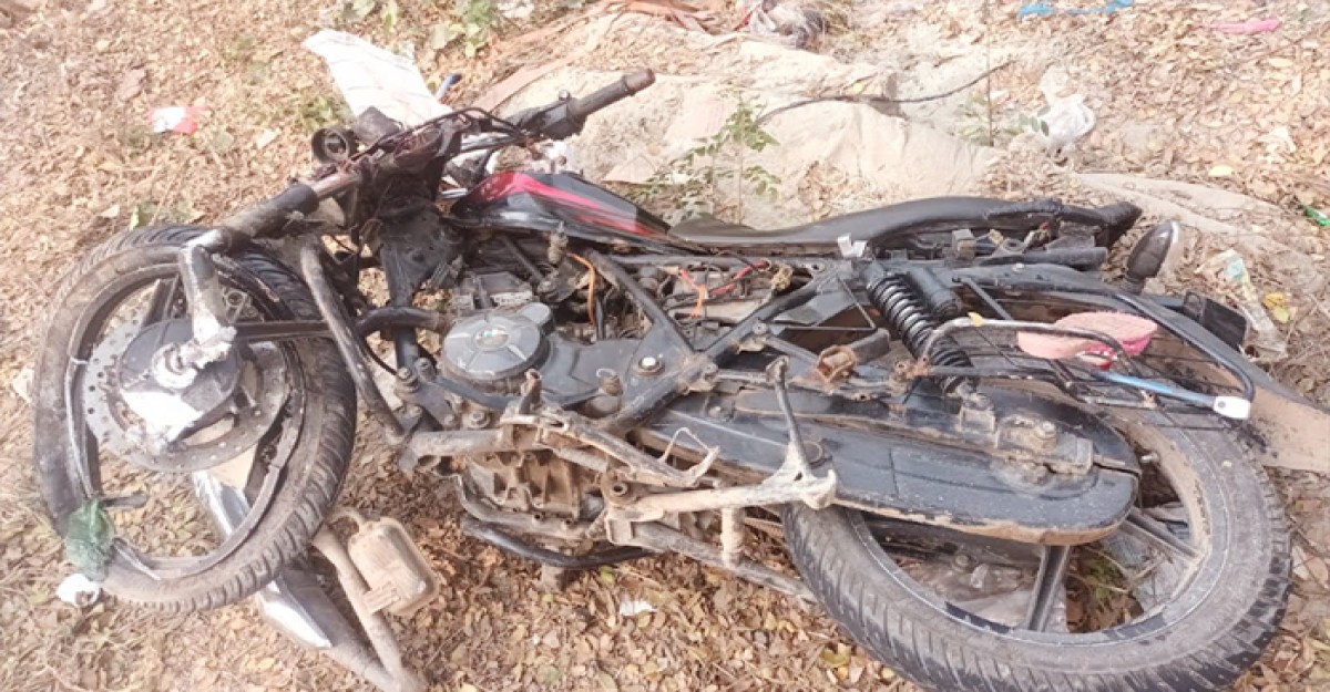 বাস-মোটরসাইকেল মুখোমুখি সংঘর্ষে প্রাণ গেল ৩ জনের