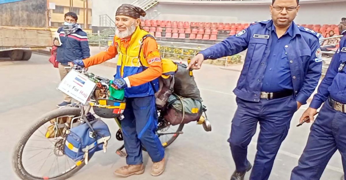 সাইকেল চালিয়ে হজে যেতে পারলেন না আব্দুস সালাম