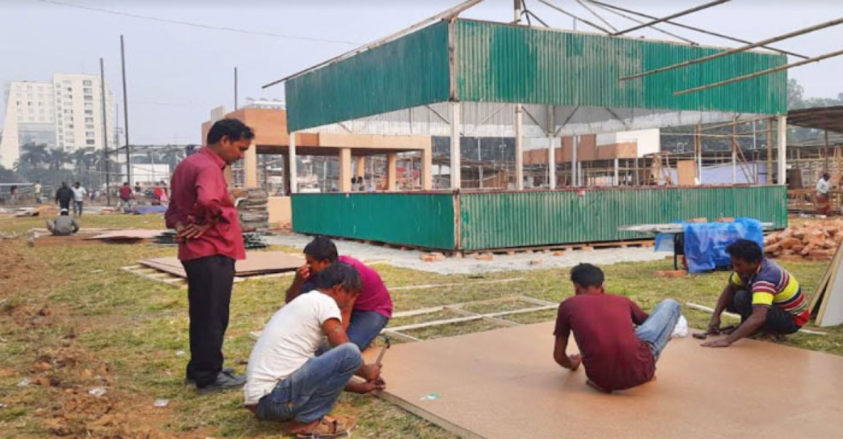 বইমেলায় শেষ সময়ের প্রস্তুতি চলছে