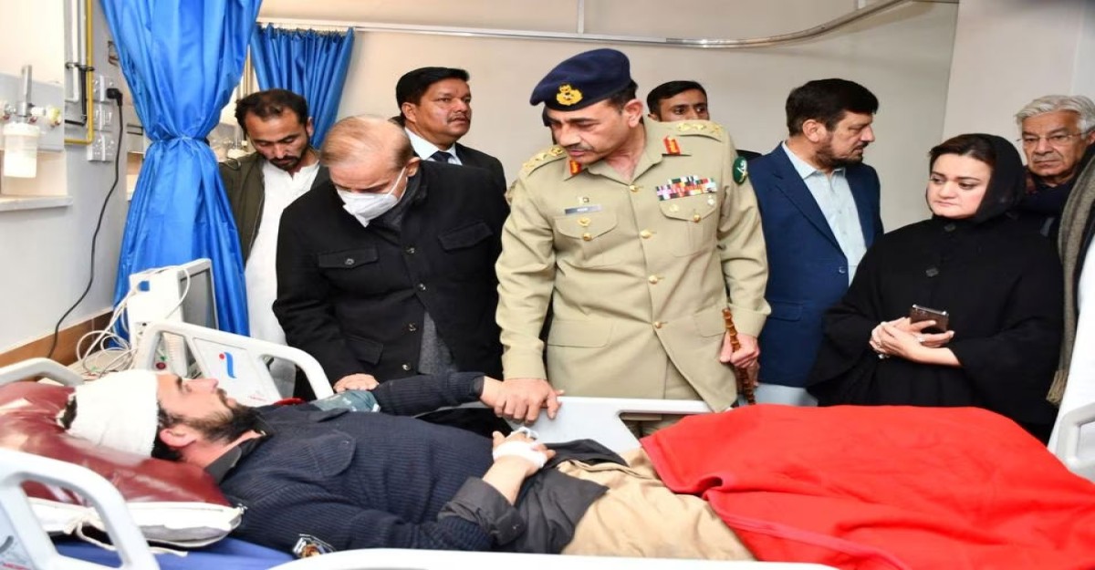 পাকিস্তানে মসজিদে হামলায় নিহতের সংখ্যা বেড়ে ৯০