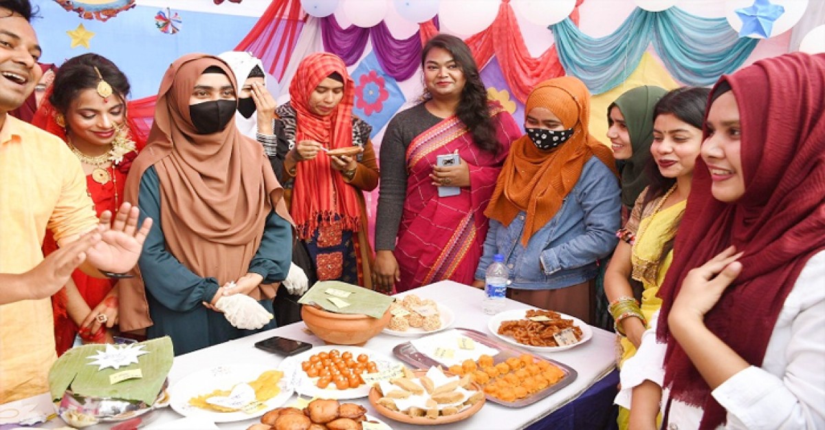 বেরোবিতে জমে উঠেছে পিঠা উৎসব, উপচেপড়া ভিড়