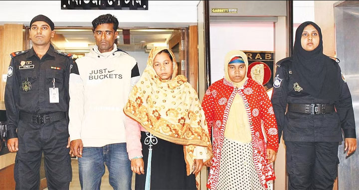 পুলিশকে ফাঁকি দিয়ে নারীদের মাধ্যমে হেরোইন পাচার