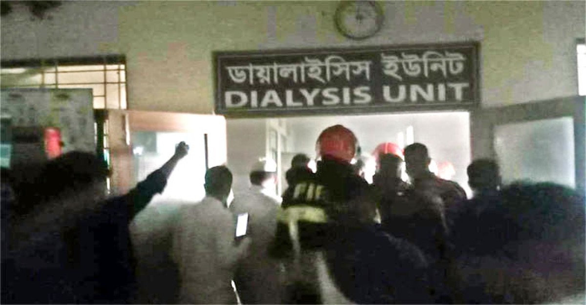 ঢামেকে অগ্নিকাণ্ড, বের হতে গিয়ে প্রাণ গেল রোগীর