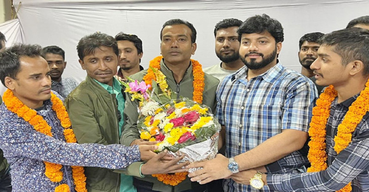ক্ষমতায় টিকে থাকার জন্য সরকার হিংস্র হয়ে উঠেছে: ইশরাক