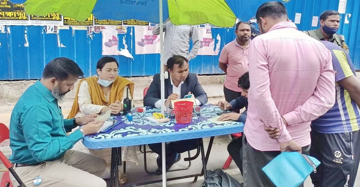 রাজধানীতে রাইদা ও ডি লিংকের ২ বাস ডাম্পিংয়ে