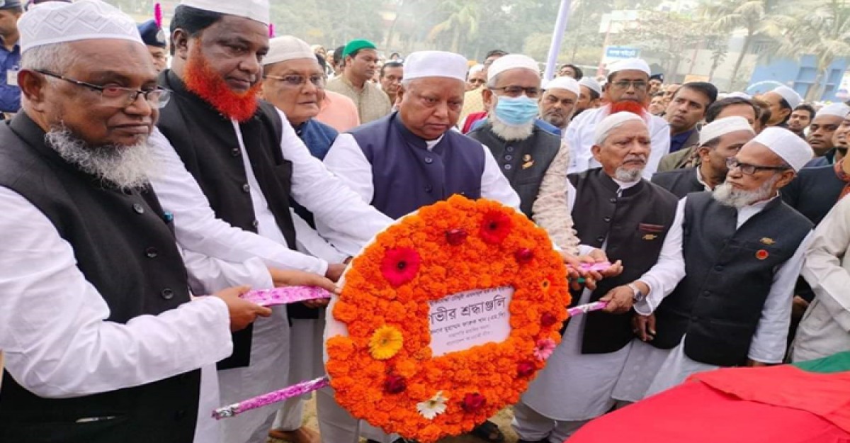 গোপালগঞ্জে রাষ্ট্রীয় মর্যাদায় বীর মুক্তিযোদ্ধা এমদাদুল হক চৌধুরীর দাফন সম্পন্ন