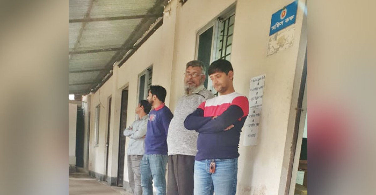 ঘোষণা দিয়ে দালাল ধরলো ঢাকা জেলা প্রশাসন