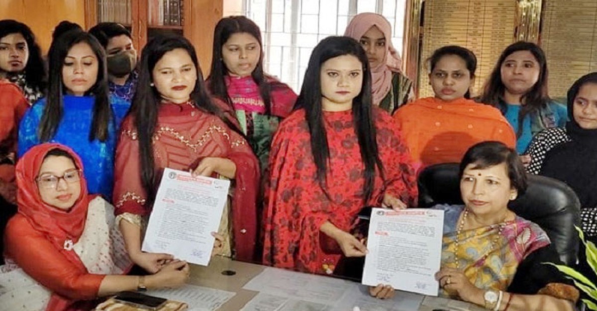 ইডেনের অধ্যক্ষকে ছাত্রলীগের স্মারকলিপি