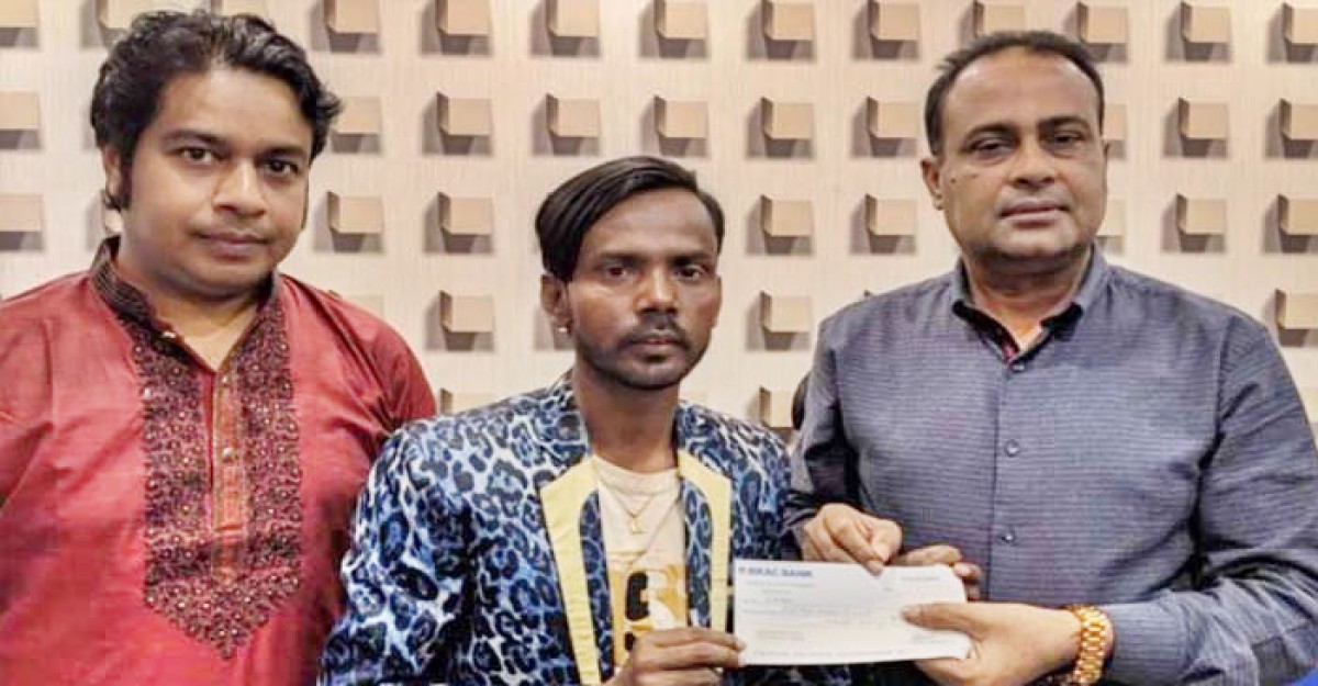 লাখ টাকা অনুদান পেল হিরো আলম ফাউন্ডেশন