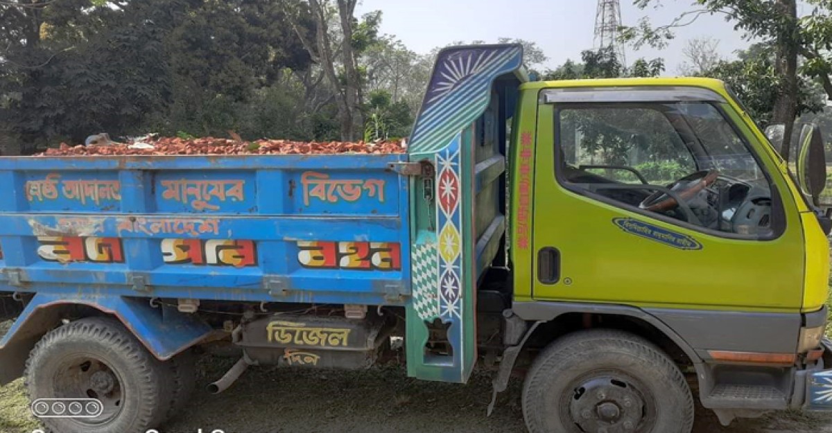 মিরসরাইয়ে ট্রাকের চাকায় যুবকের মাথা বিচ্ছিন্ন