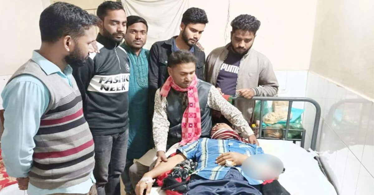 শ্রবণশক্তি হারাতে বসেছে হামলার শিকার সাংবাদিক শামীম খান