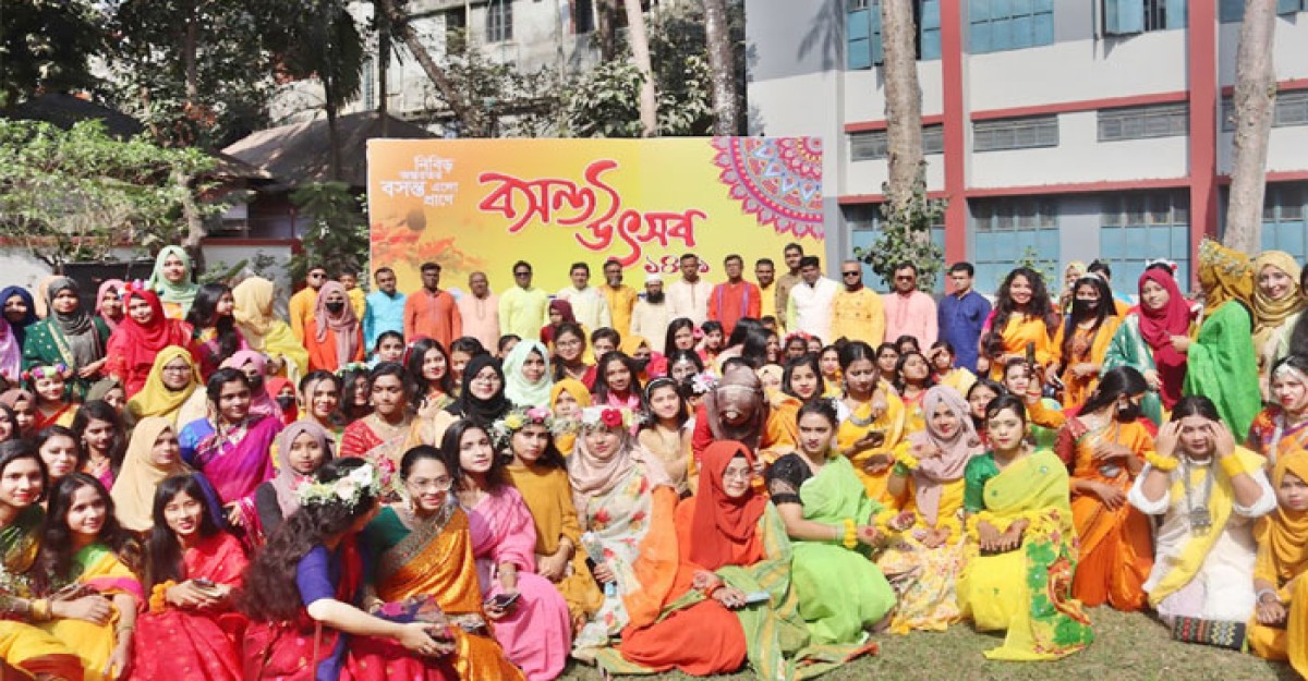 চাঁদপুর সরকারি মহিলা কলেজে বসন্ত বরণ