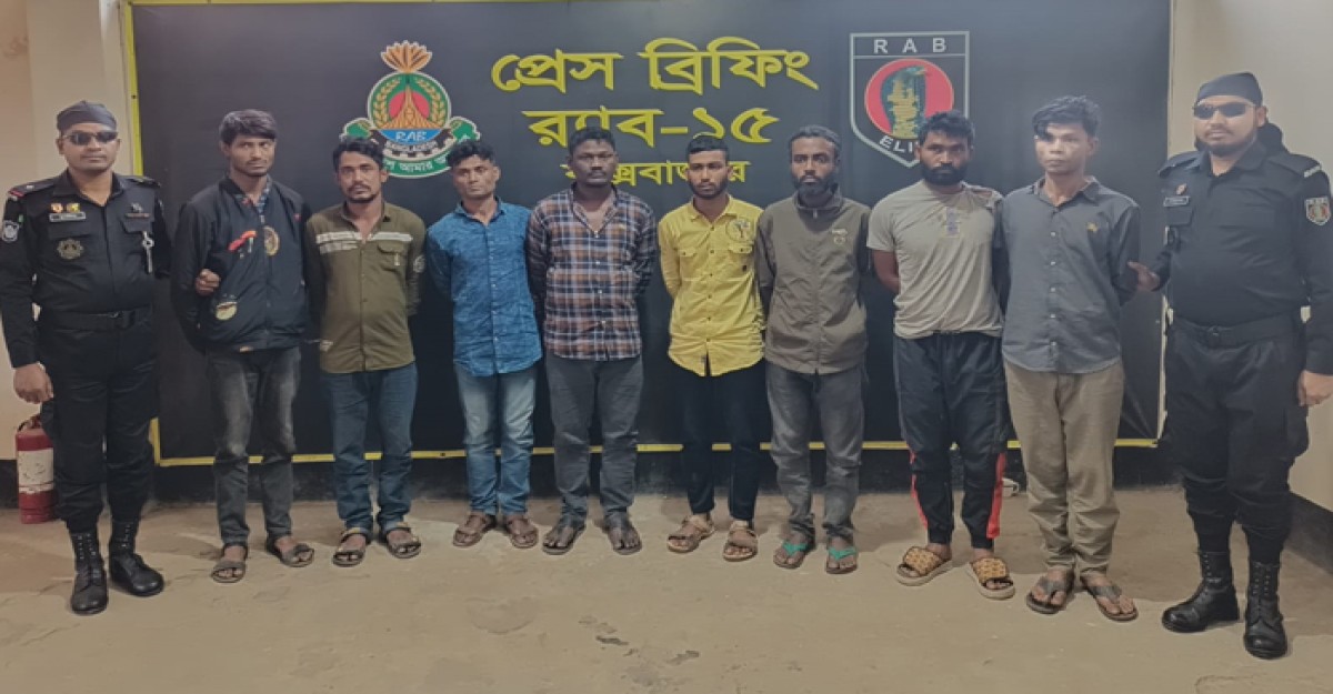 সমুদ্র সৈকত এলাকায় ‘ডাকাতির প্রস্তুতিকালে’ আটক ৮