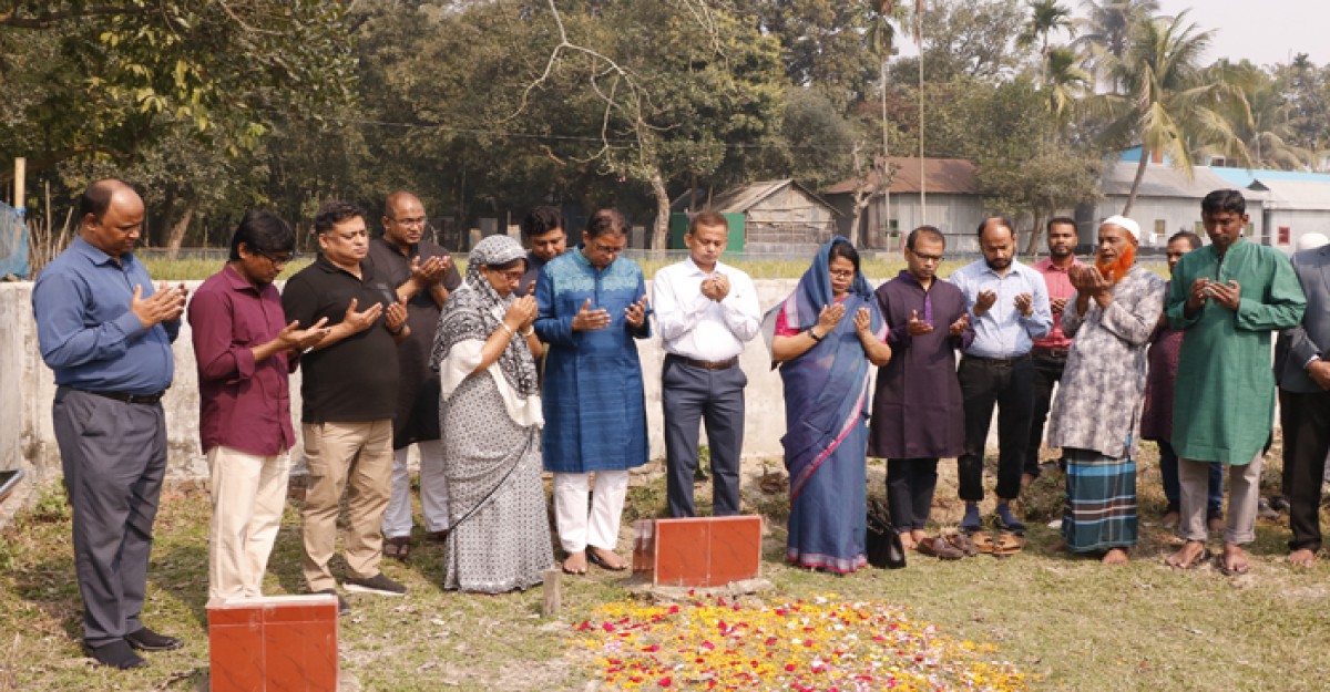 অধ্যাপক ডা. এএসএম জাকারিয়া স্বপনের মৃত্যুবার্ষিকীতে কবর জিয়ারত, ফাতেহা পাঠ