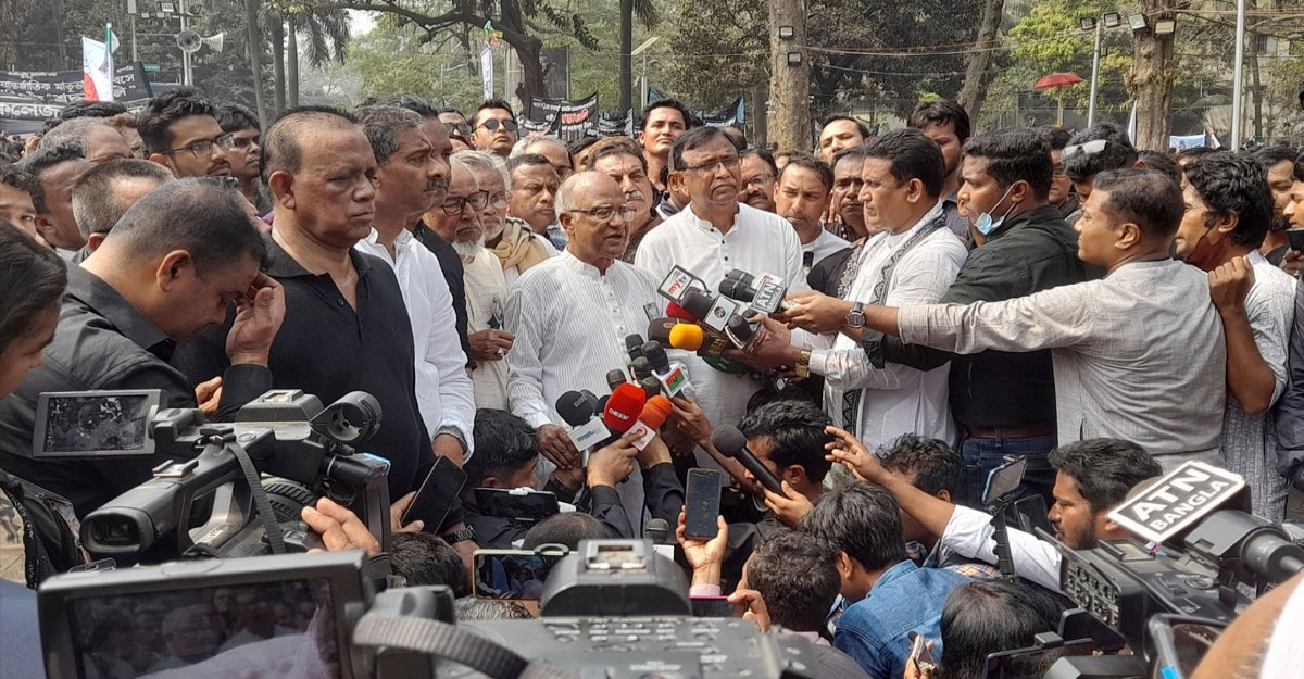 শহীদ মিনারে দলবাজি হয়েছে : মোশাররফ