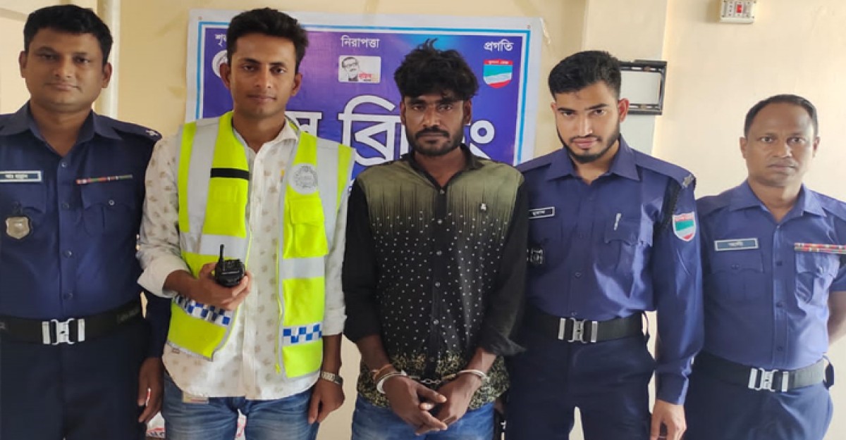 বেনাপোল পোর্ট থানার অভিযানে যাবজ্জীবন পলাতক আসামি গ্রেফতার ৩