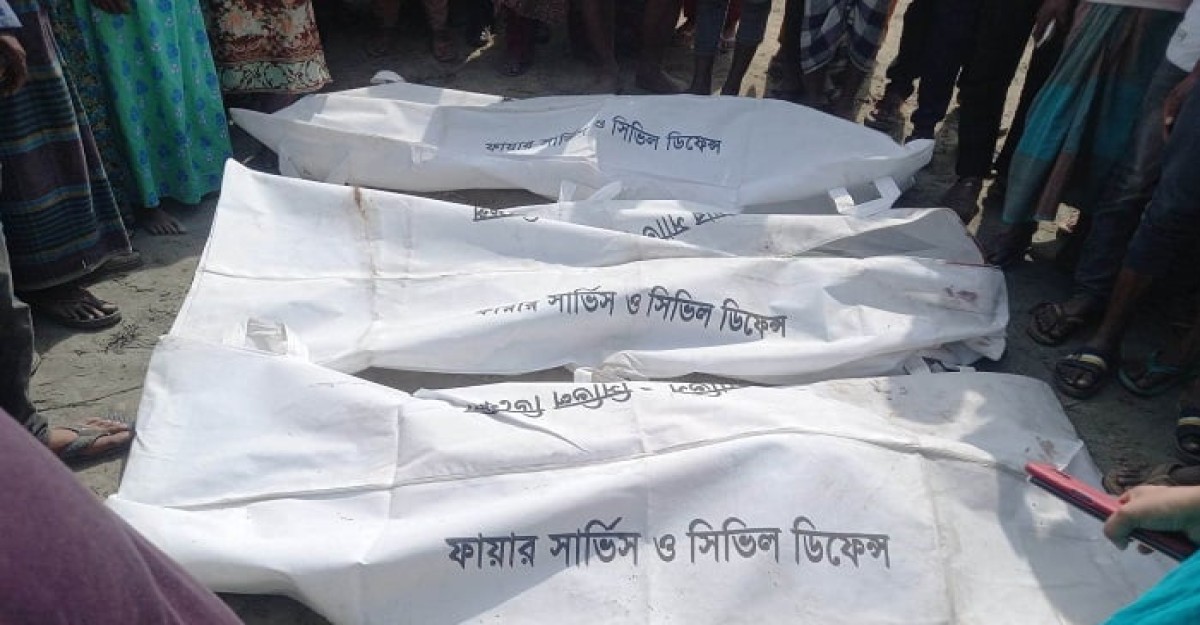 বগুড়ায় বাসচাপায় প্রাণ গেল ৪ অটোরিকশা যাত্রীর
