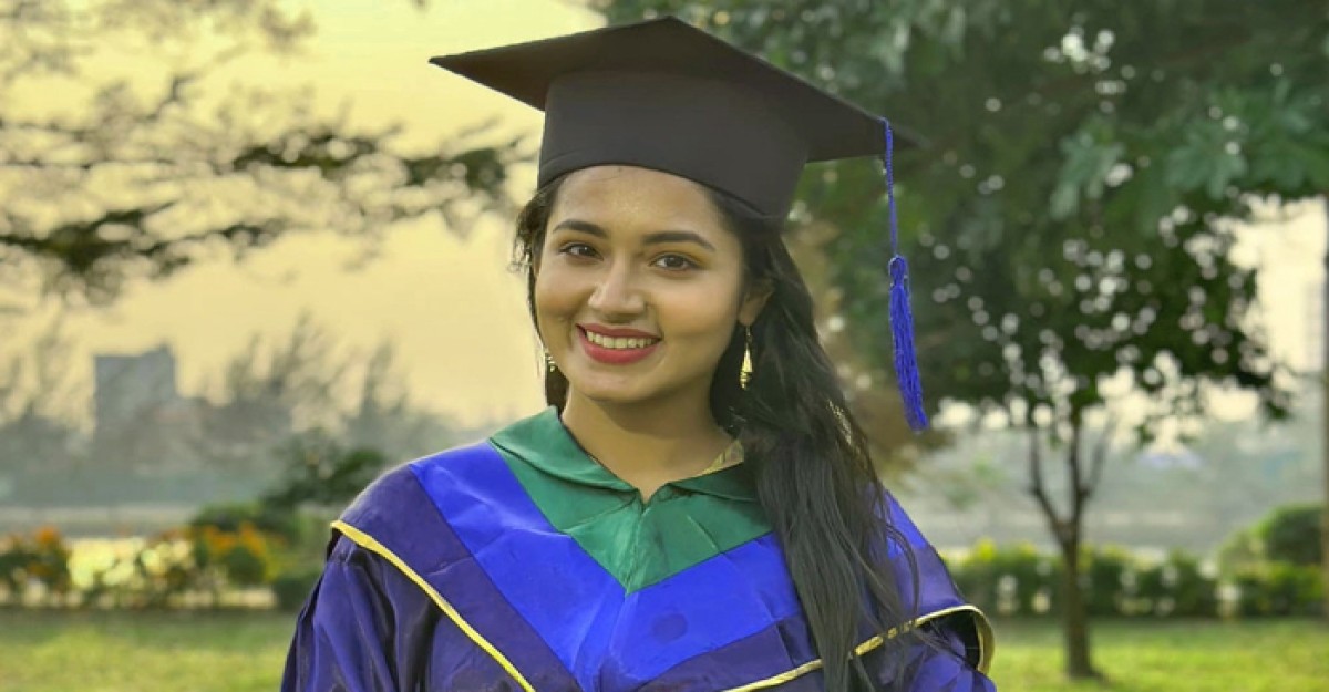 গ্র্যাজুয়েট হলেন তাসনিয়া ফারিণ