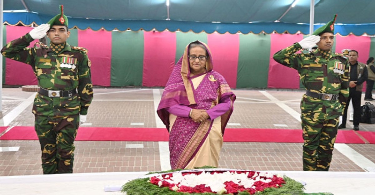 বঙ্গবন্ধুর সমাধিতে প্রধানমন্ত্রীর শ্রদ্ধা